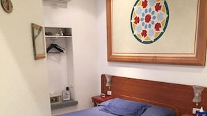 Superior Triple Room | In-room safe, iron/ironing board, WiFi (free), bed sheets - International Garibaldi (Naples)