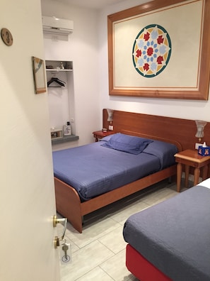 Tremannsrom – superior | Safe på rommet, strykejern/-brett, wi-fi (inkludert) og sengetøy