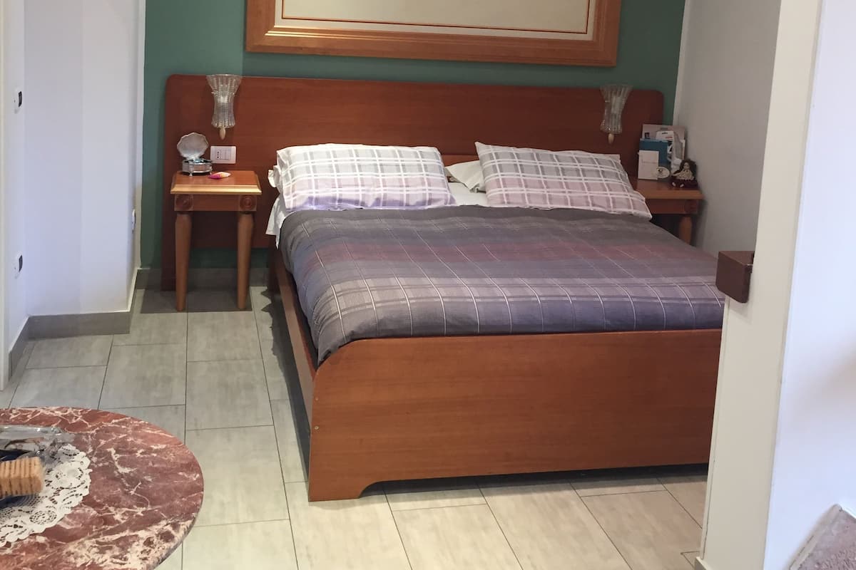 In-room safe, iron/ironing board, free WiFi, bed sheets