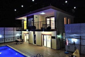 Front of property – evening/night - Villa Isik (Kas)