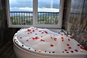 Villa, 2 chambres | Baignoire à jets