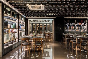 아침 식사 제공, 현지 및 세계 요리