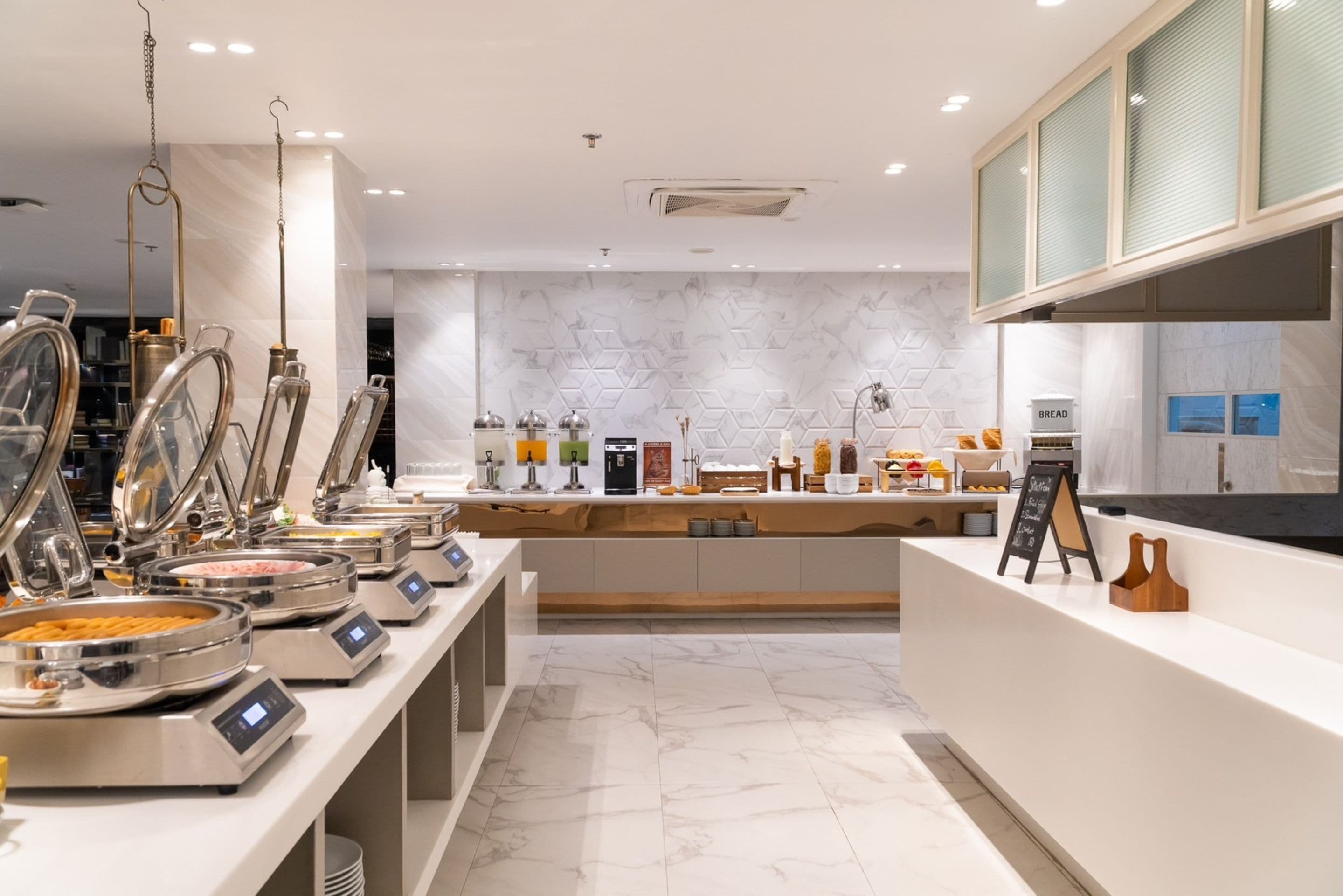 Tägliches englisches Frühstück (530 THB pro Person)