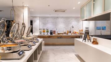 Daily English breakfast (THB 530 per person)