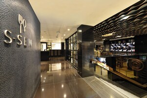 아침 식사 제공, 현지 및 세계 요리