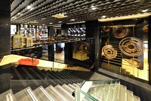 아침 식사 제공, 현지 및 세계 요리