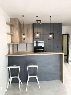 Deluxe Apartment | Private kitchen