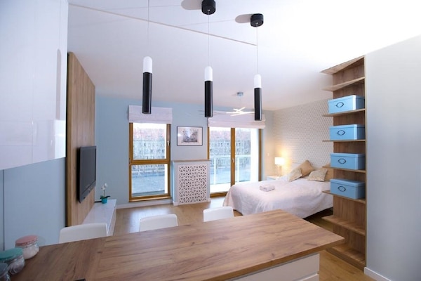 Sistema de insonorización, tabla de planchar con plancha y wifi gratis