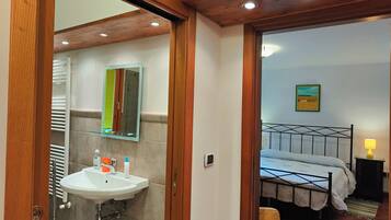 2 Schlafzimmer, kostenloses WLAN, BettwÀsche