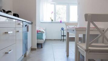 Apartemen (Nescht) | Dapur pribadi | Lemari es besar, oven, kompor, dan mesin pencuci piring