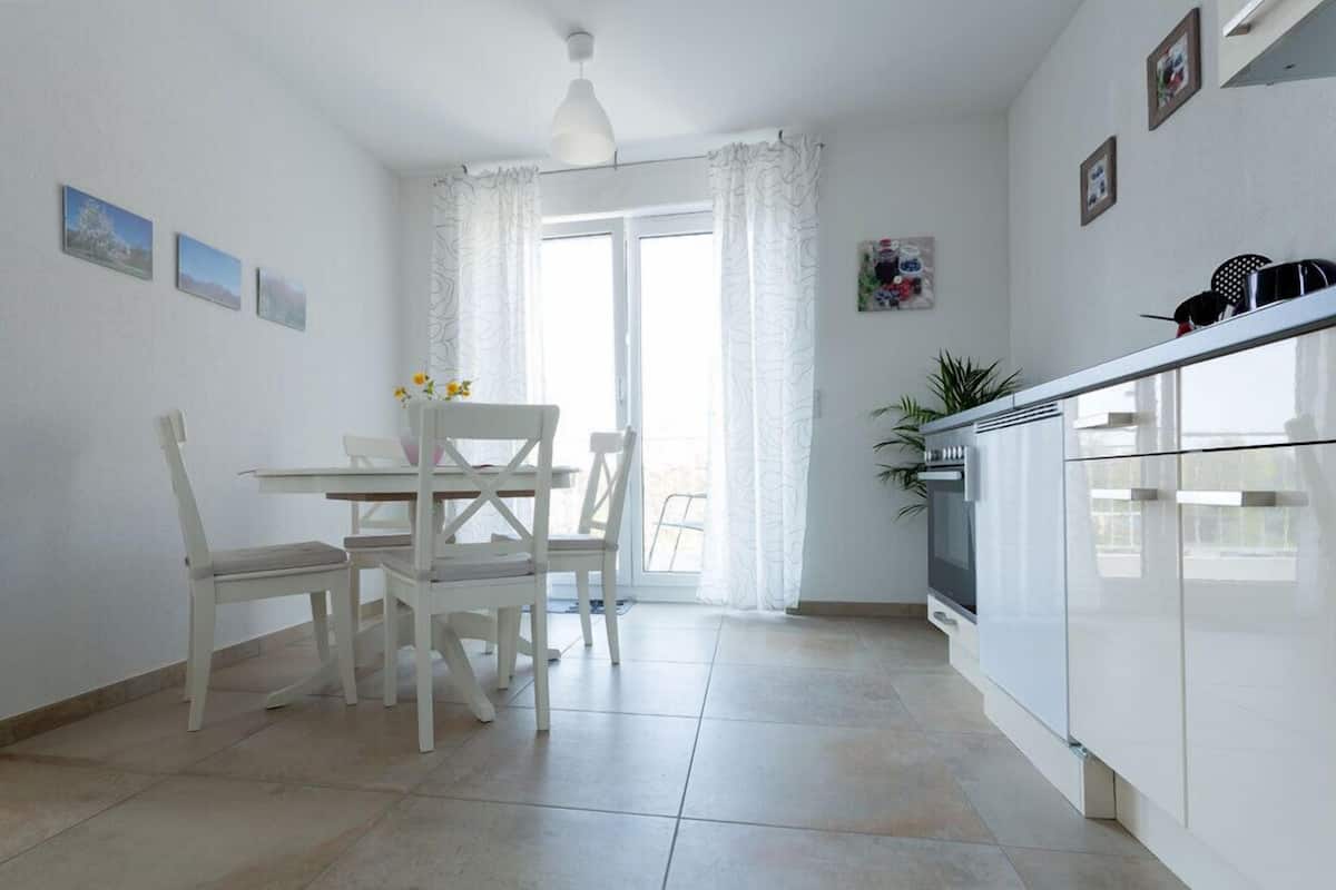 Appartement, 1 slaapkamer (Ussicht) | Privékeuken | Een espressoapparaat, een koelkast met diepvriezer, een oven