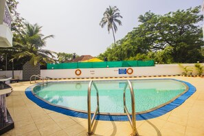 Outdoor pool, pool loungers