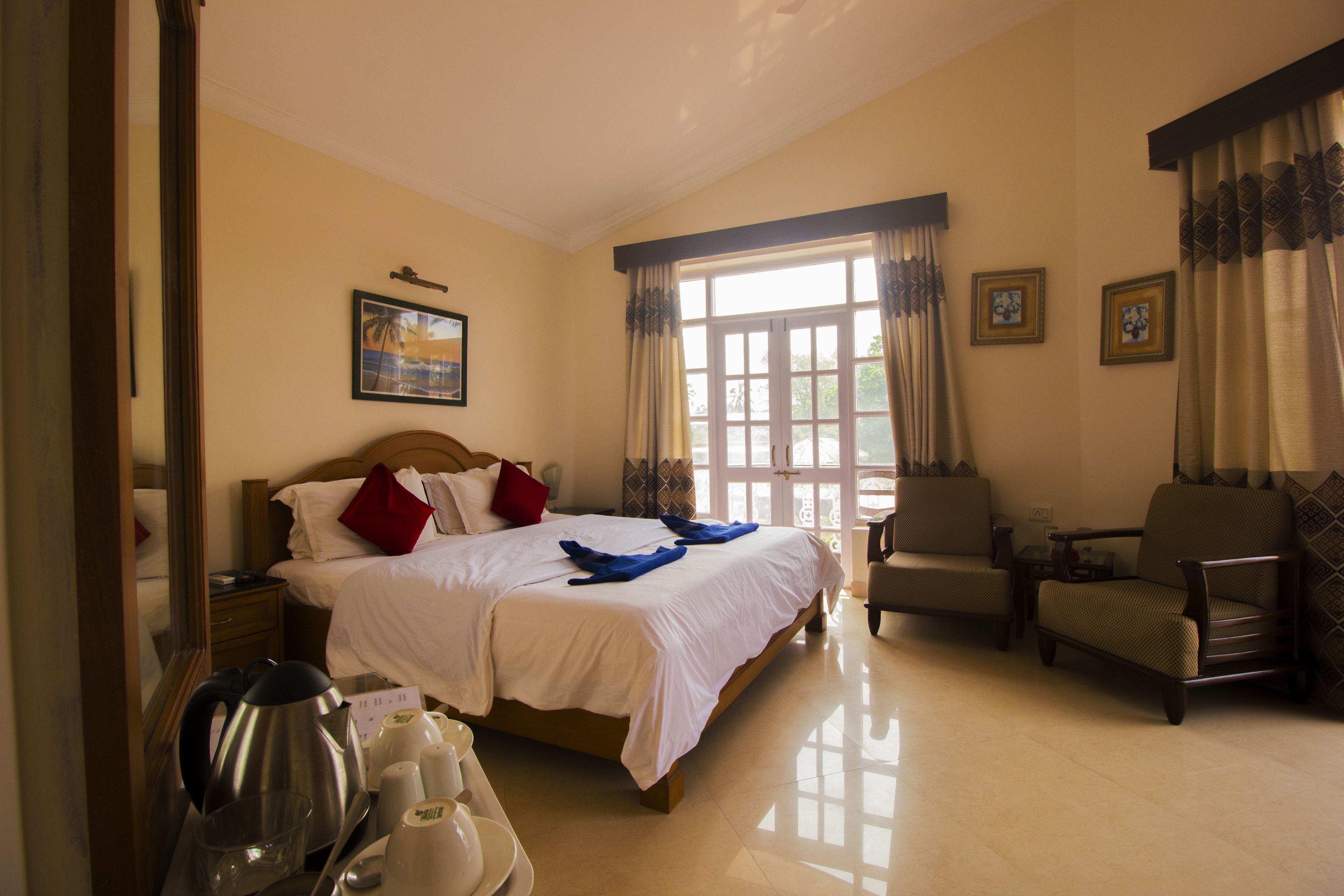 Standard Room | In-room safe, desk, free WiFi, bed sheets