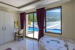 Villa | Wohnbereich | Plasmafernseher