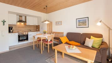Apartment (2) | Wohnbereich | LED-Fernseher