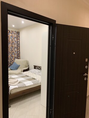 Departamento básico, 1 cama matrimonial, para no fumadores | 1 habitación, ropa de cama hipoalergénica y cortinas blackout