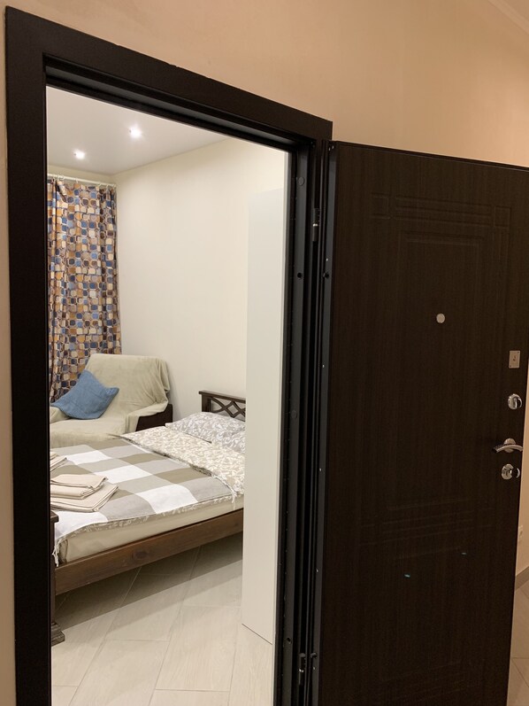 Basic-Apartment, 1 Doppelbett, Nichtraucher | 1 Schlafzimmer, Allergikerbettwaren, Verdunkelungsvorhänge