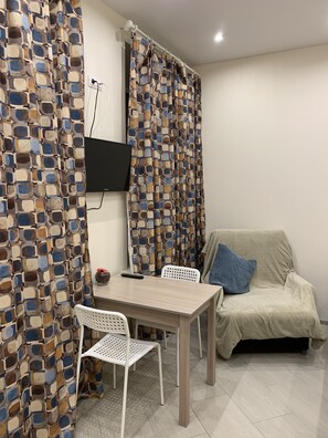 Basic-Apartment, 1 Doppelbett, Nichtraucher | Fernseher
