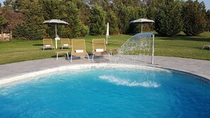 Seasonal outdoor pool, open 9:00 AM to 7:00 PM, sun loungers - Casal Sant' Elena (Altopascio)