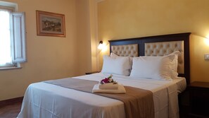 Individually furnished, desk, laptop workspace, soundproofing - Casal Sant' Elena (Altopascio)