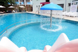 室外游泳池