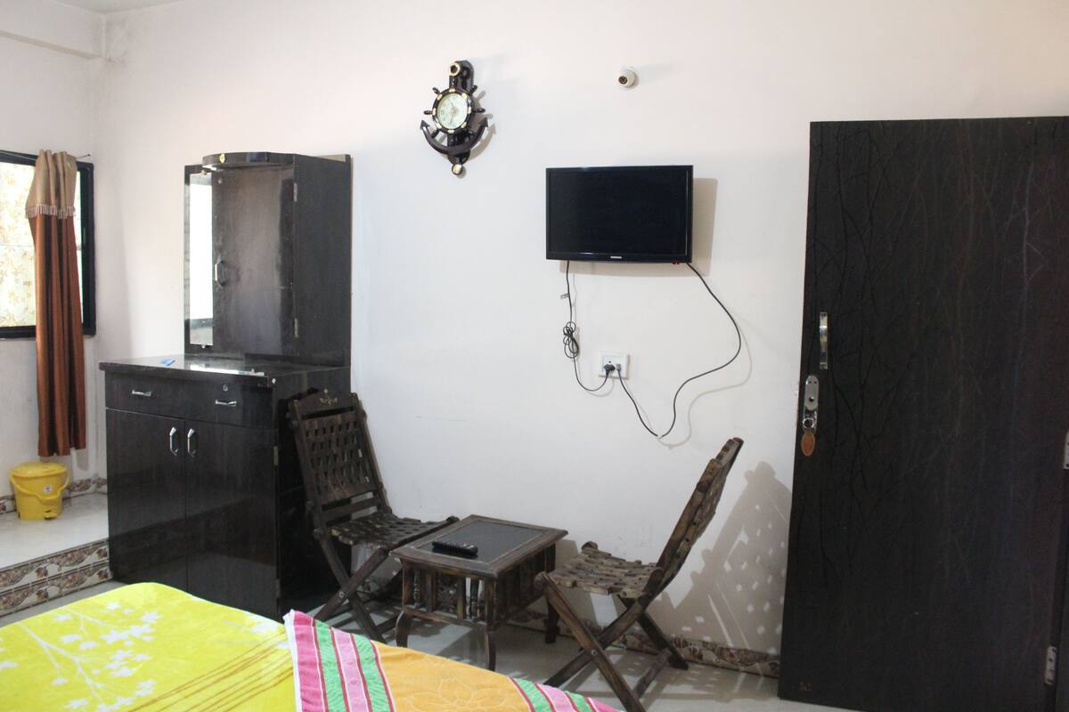Standard Room, 1 Double Bed, Smoking | Rollaway beds (surcharge)
