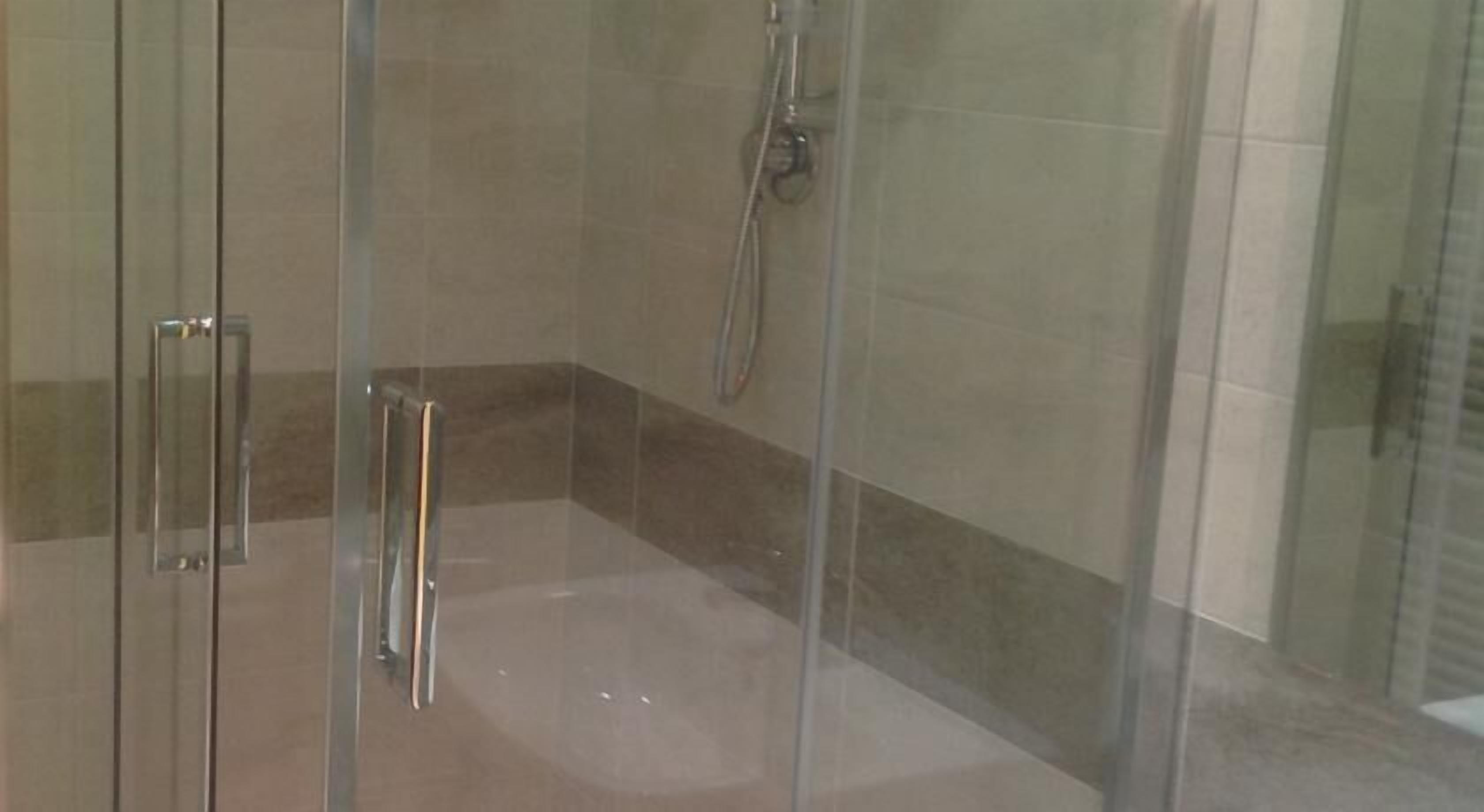 Quadruple Room, Courtyard View | Bathroom shower