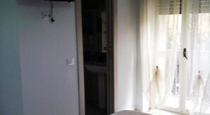 Double Room | Room amenity - B&B La Ferrovia (Benevento)
