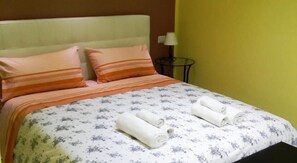 Quadruple Room, Courtyard View | 1 bedroom, Egyptian cotton sheets, down comforters, memory foam beds - B&B La Ferrovia (Benevento)