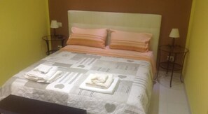 Quadruple Room, Courtyard View | 1 bedroom, Egyptian cotton sheets, down comforters, memory foam beds - B&B La Ferrovia (Benevento)