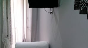 Single Room, Courtyard View | Room amenity - B&B La Ferrovia (Benevento)