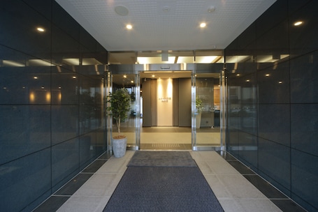 Interior entrance. Hotel Route Inn Kasai Hojo No Shuku