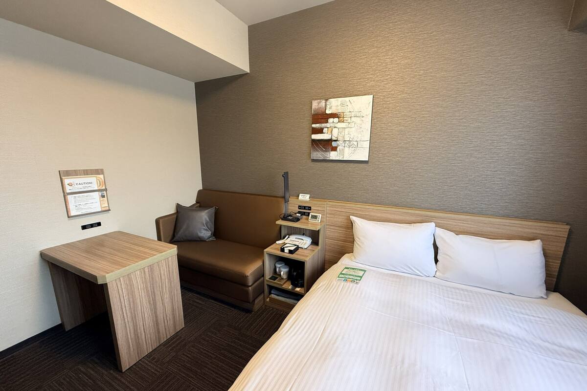 Desk, free WiFi, bed sheets