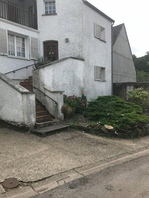 ด้านหน้าที่พัก