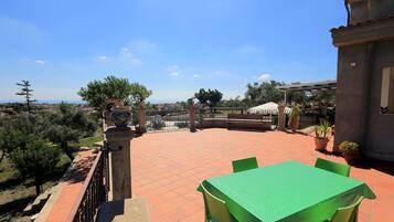 Deluxe-Apartment, Meerblick (First Floor) | 2 Schlafzimmer, Bettwäsche aus ägyptischer Baumwolle