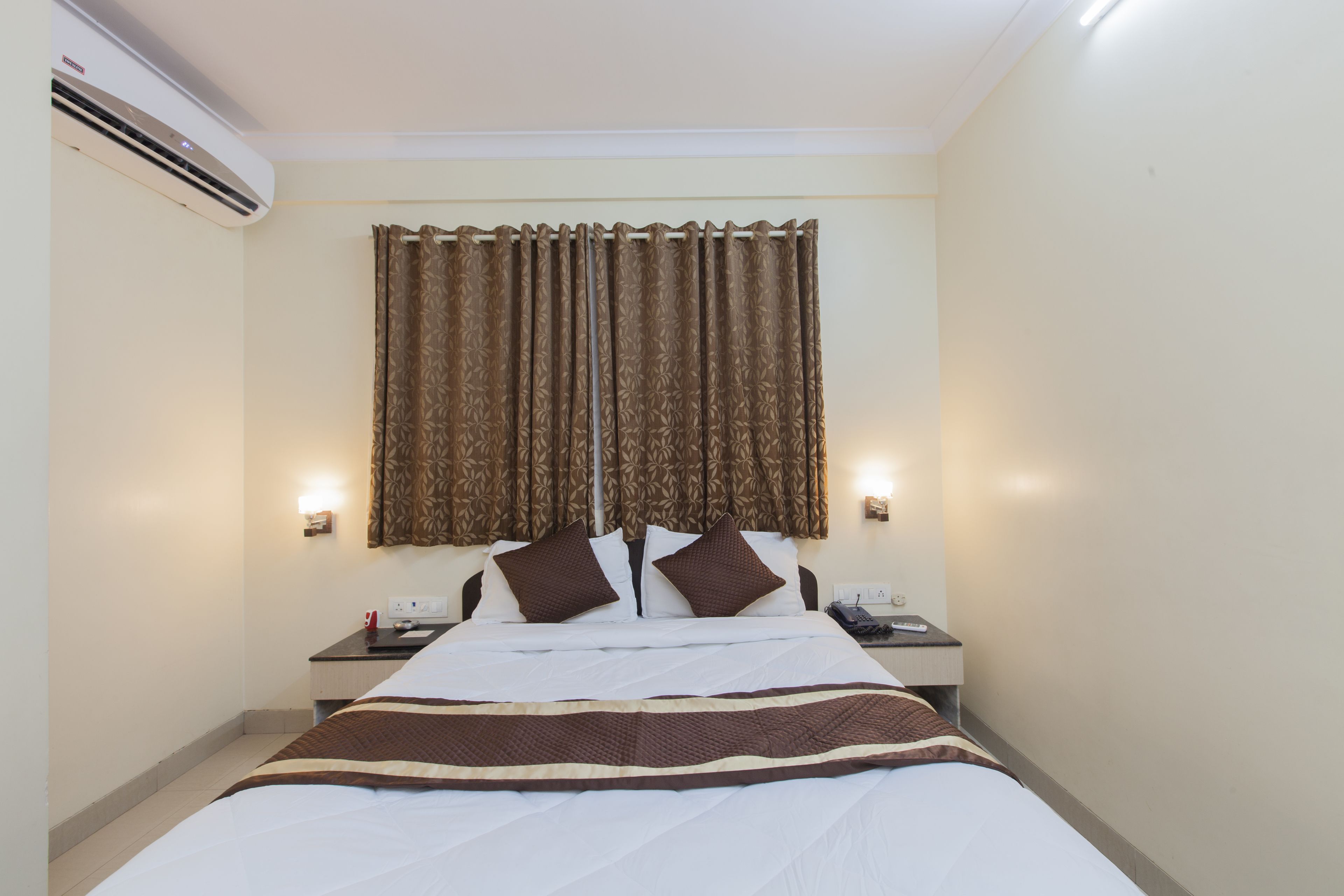 Standard Double Room | Desk, blackout curtains, soundproofing, rollaway beds