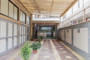 Free self parking - Hotel Linkway (Mumbai)