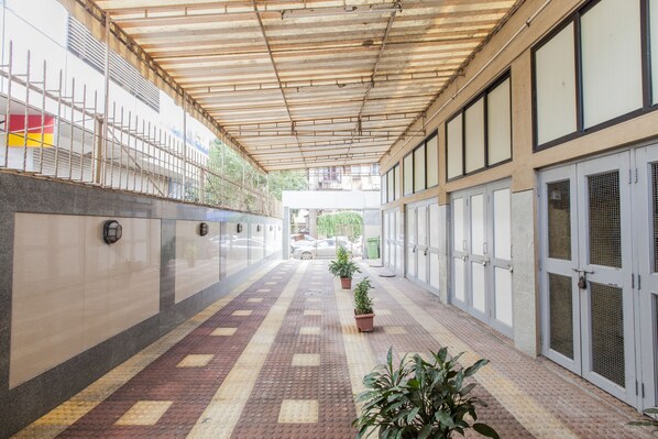 Free self parking - Hotel Linkway (Mumbai)