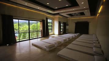 Iron/ironing board, free WiFi, bed sheets, wheelchair access