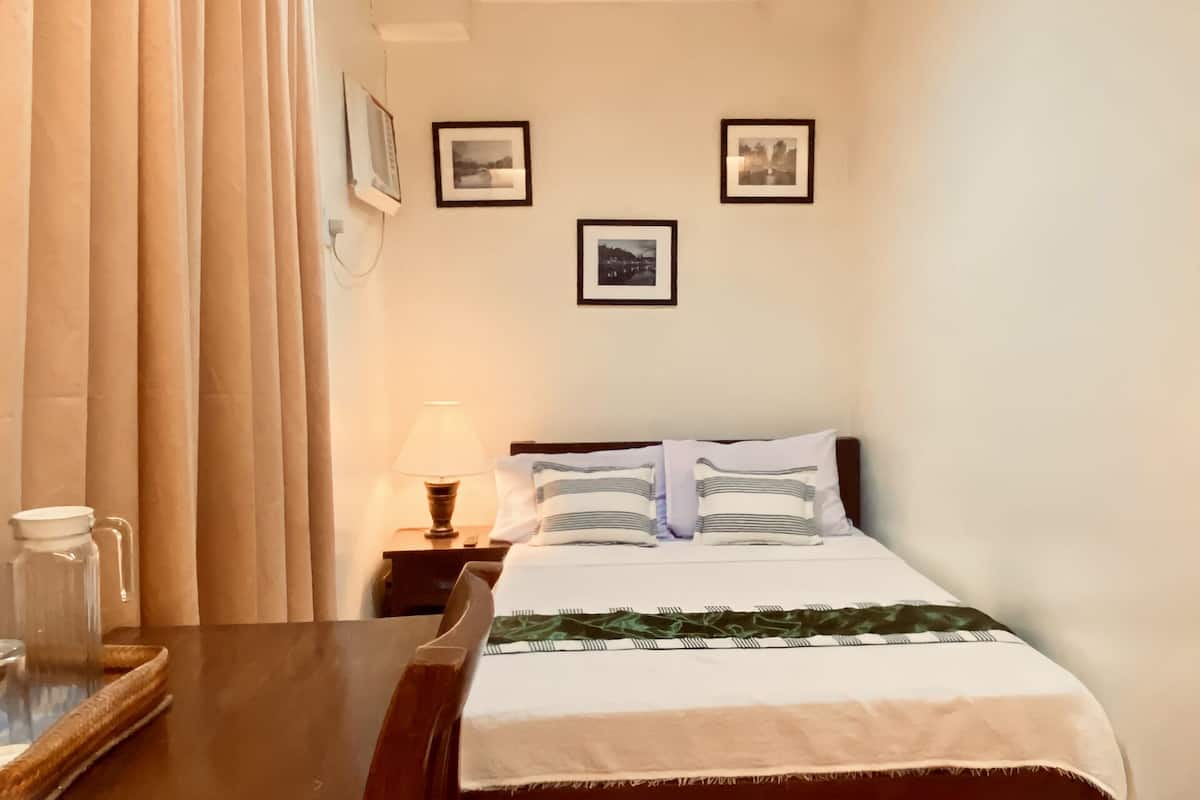 Deluxe Single Room | Iron/ironing board, free WiFi, bed sheets, wheelchair access