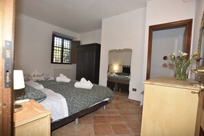 6 chambres, fer et planche à repasser, accès au Wi-Fi (inclus)