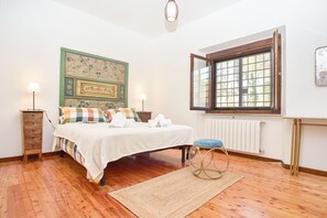 6 bedrooms, iron/ironing board, free WiFi, bed sheets