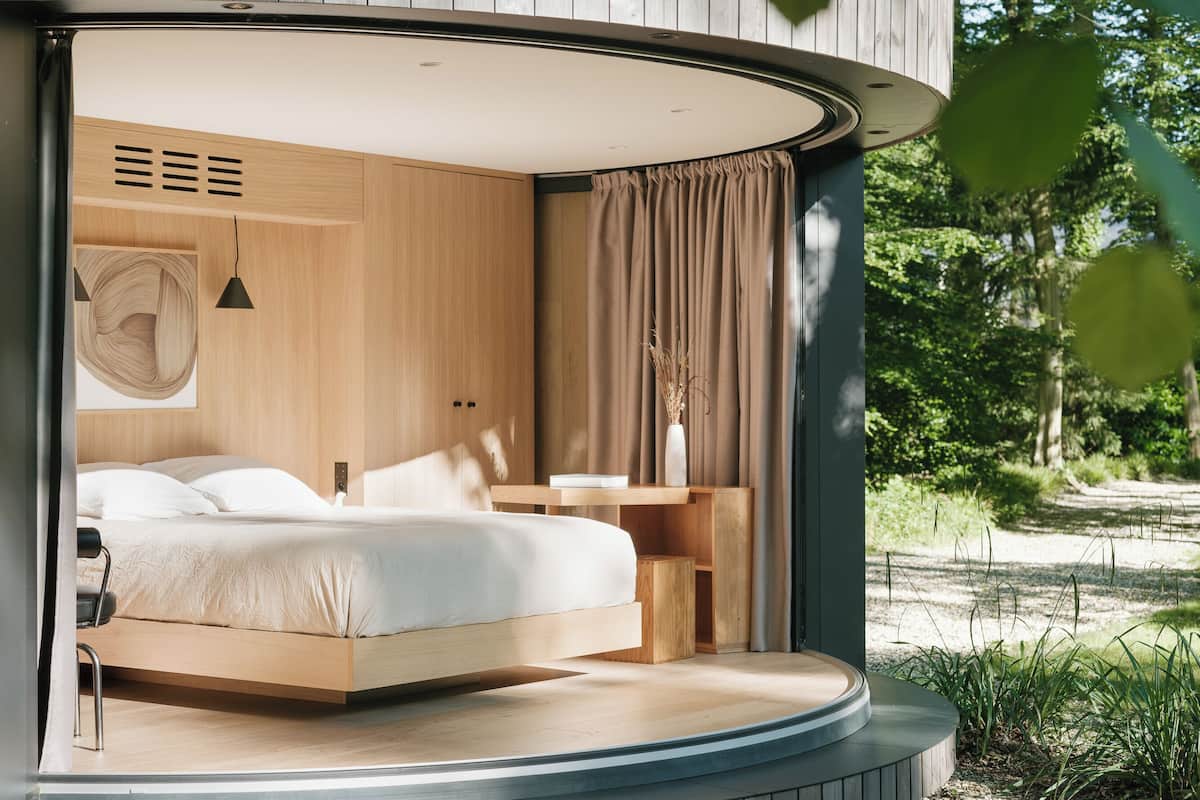 Deluxe Double Room | Minibar, in-room safe, individually decorated, individually furnished