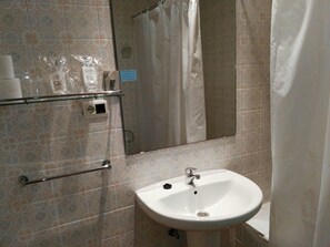 Combinazione doccia/vasca, set di cortesia gratuito, asciugamani