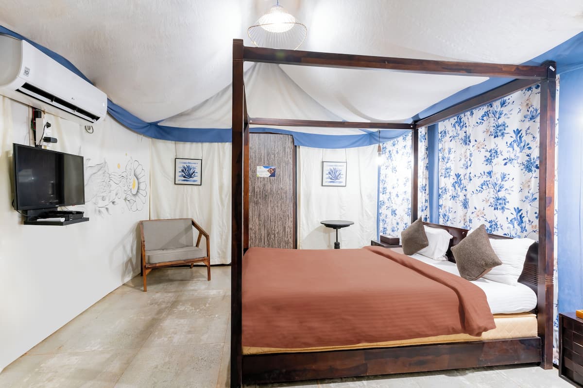 Deluxe Tent | In-room safe, individually decorated, individually furnished