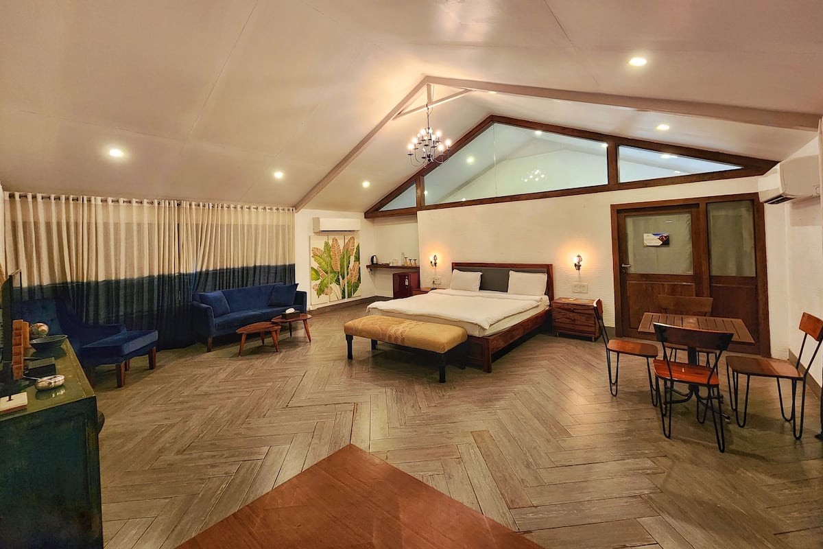 Superior Studio | In-room safe, individually decorated, individually furnished