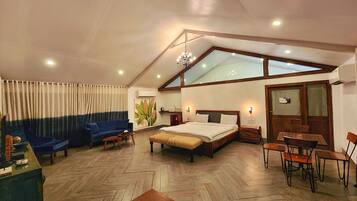 Superior Studio | In-room safe, individually decorated, individually furnished