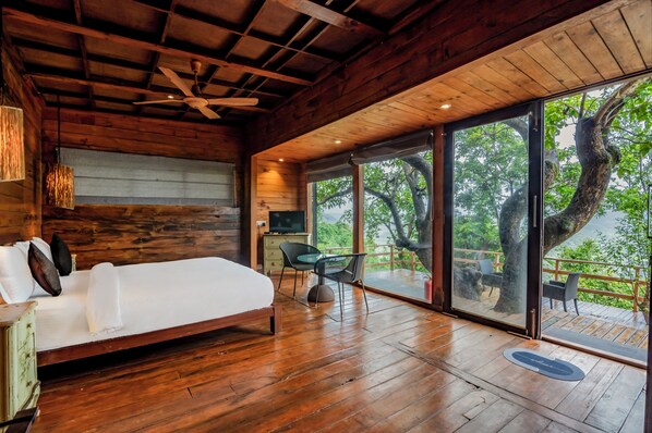 Junior Tree House | In-room safe, individually decorated, individually furnished