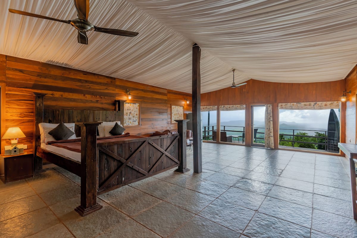 Executive Studio | In-room safe, individually decorated, individually furnished