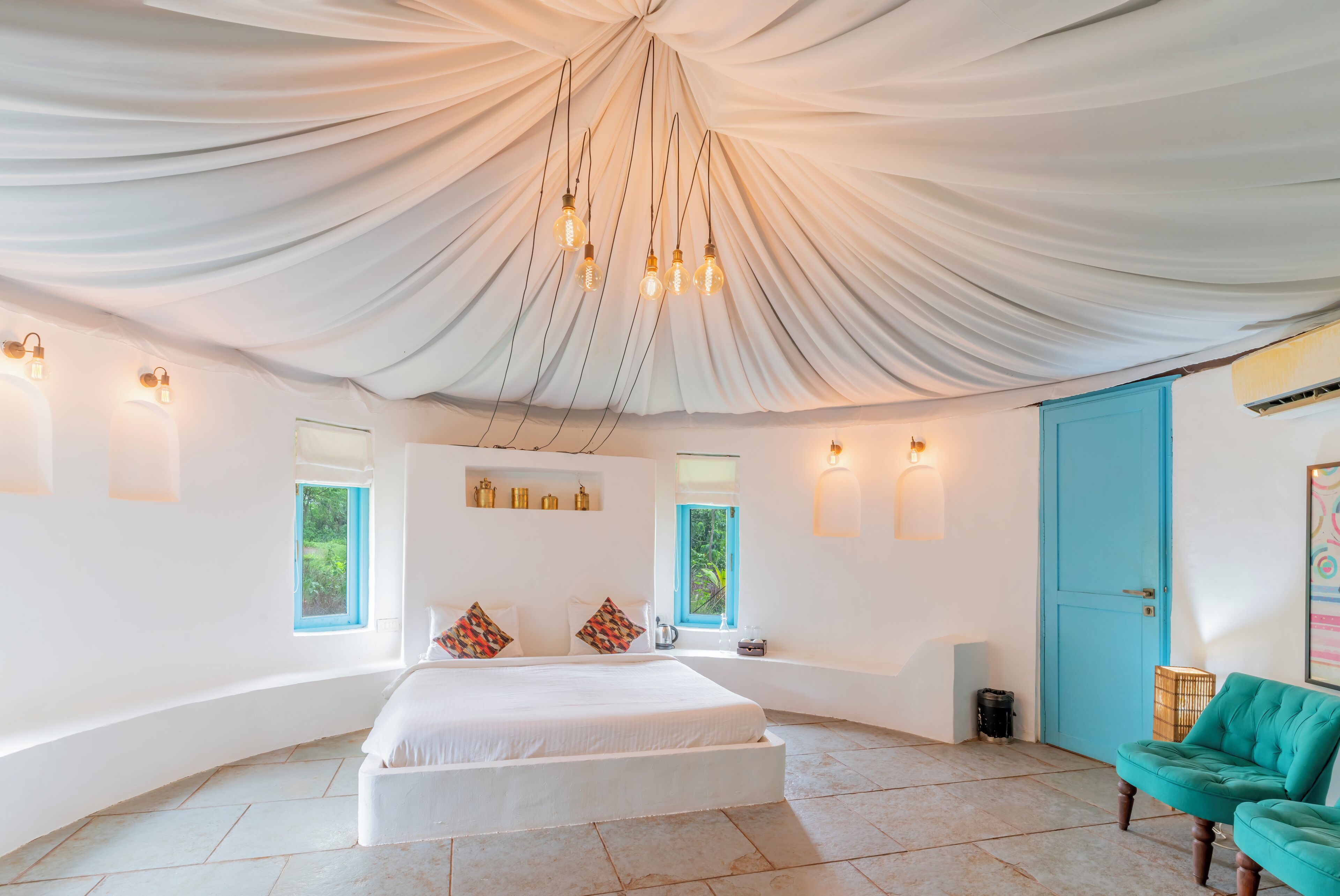 Caja de seguridad en la habitación y decoración personalizada 